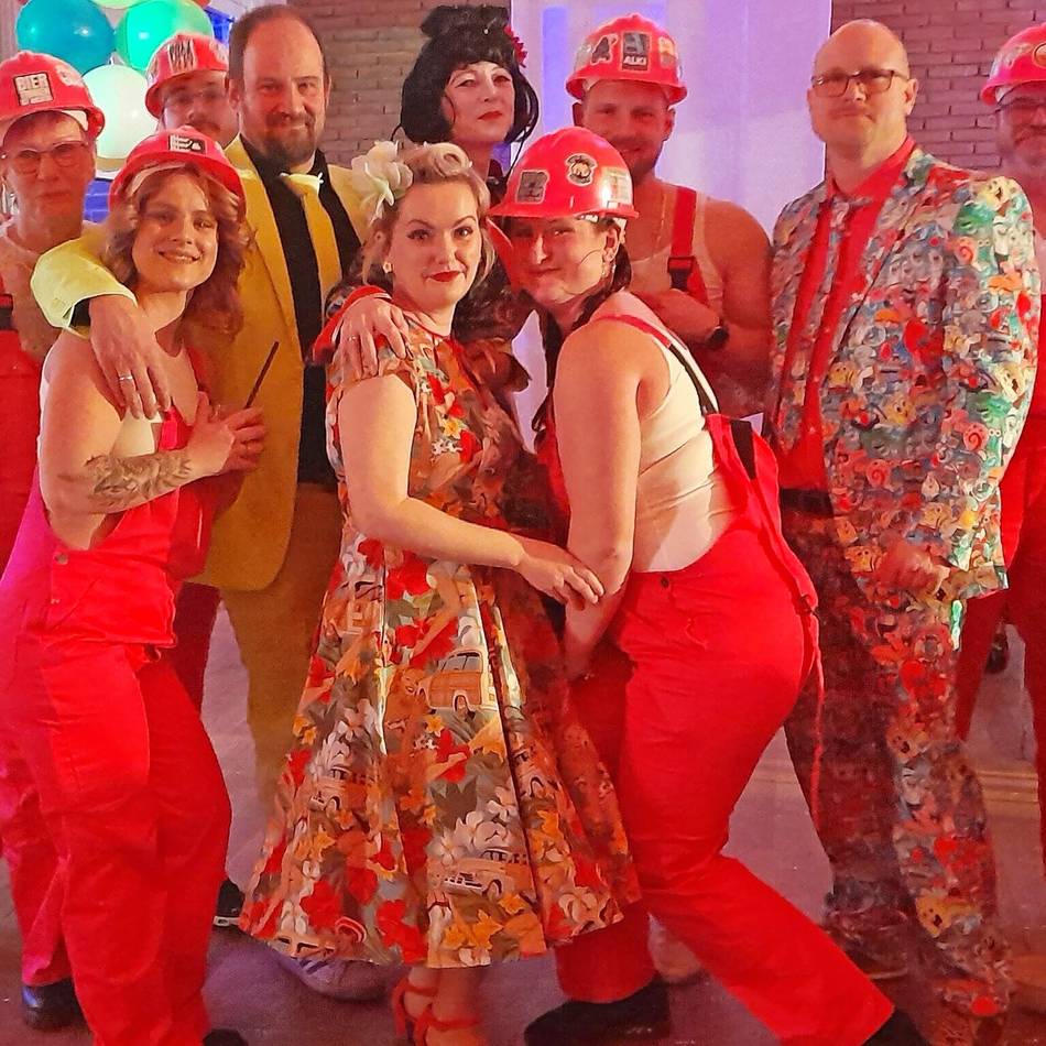 Mit fantasievollen Kostümen, Helau-Rufen und Tanzgarden verwandelten die Kalkstadt Narren das Paul-Ludowigs-Haus in eine Karnevals-Hochburg: Prunksitzung ist ein närrischer Höhepunkt