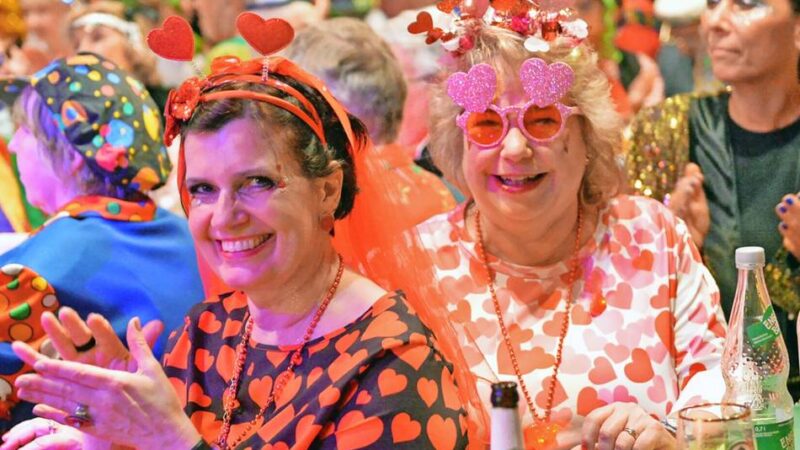 Zahlreiche Gruppen der katholischen Pfarrgemeinde sorgten für eine heiteres Programm: Pfarrkarneval beschert gute Laune