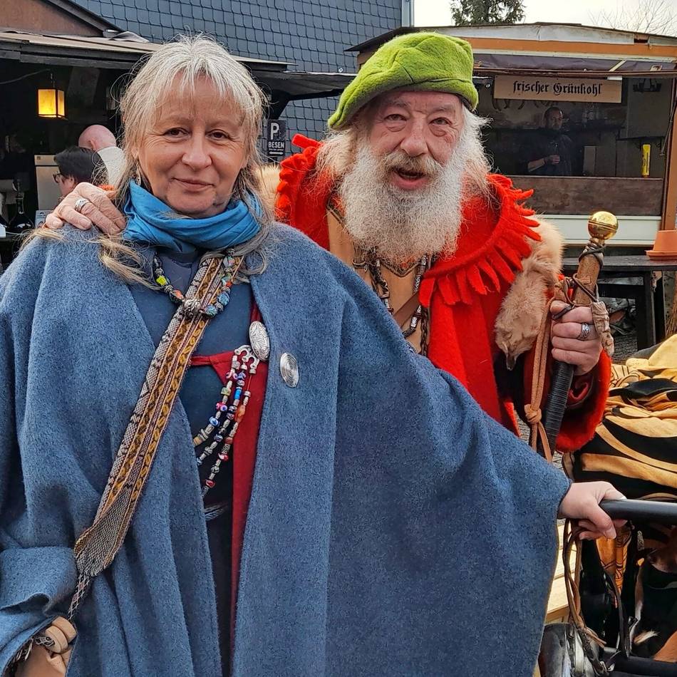 Der winterlicher Mittelaltermarkt von der Werbegemeinschaft Wülfrath pro belebte die Innenstadt: Gewand und Tand lockte viele Wikinger-Fans