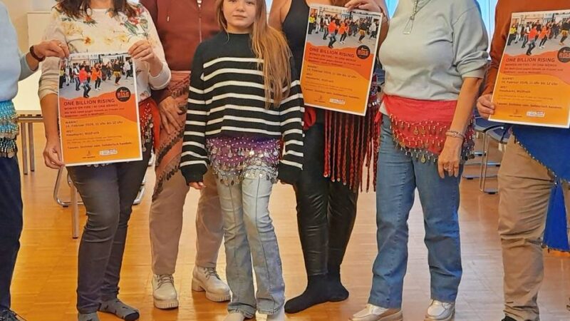 Gelungene Generalprobe im Rathaus zu dem neuen Tanz bei „One Billion Rising“: Aktion gegen Gewalt an Frauen auf Heumarkt