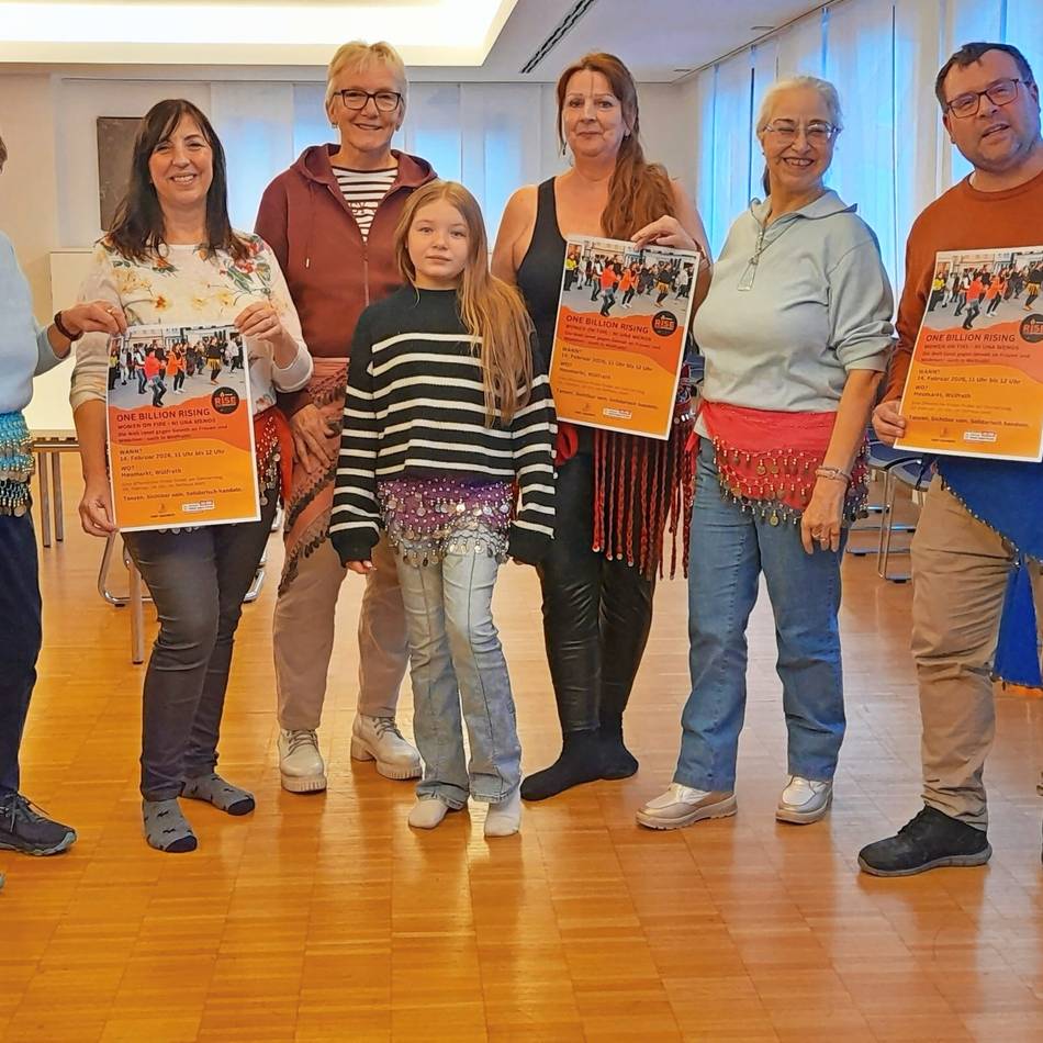 Gelungene Generalprobe im Rathaus zu dem neuen Tanz bei „One Billion Rising“: Aktion gegen Gewalt an Frauen auf Heumarkt