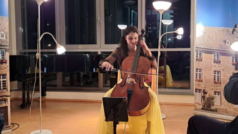 Hückeswagener Schlosskonzert: Estelle Revaz begeistert mit barocker Solokunst