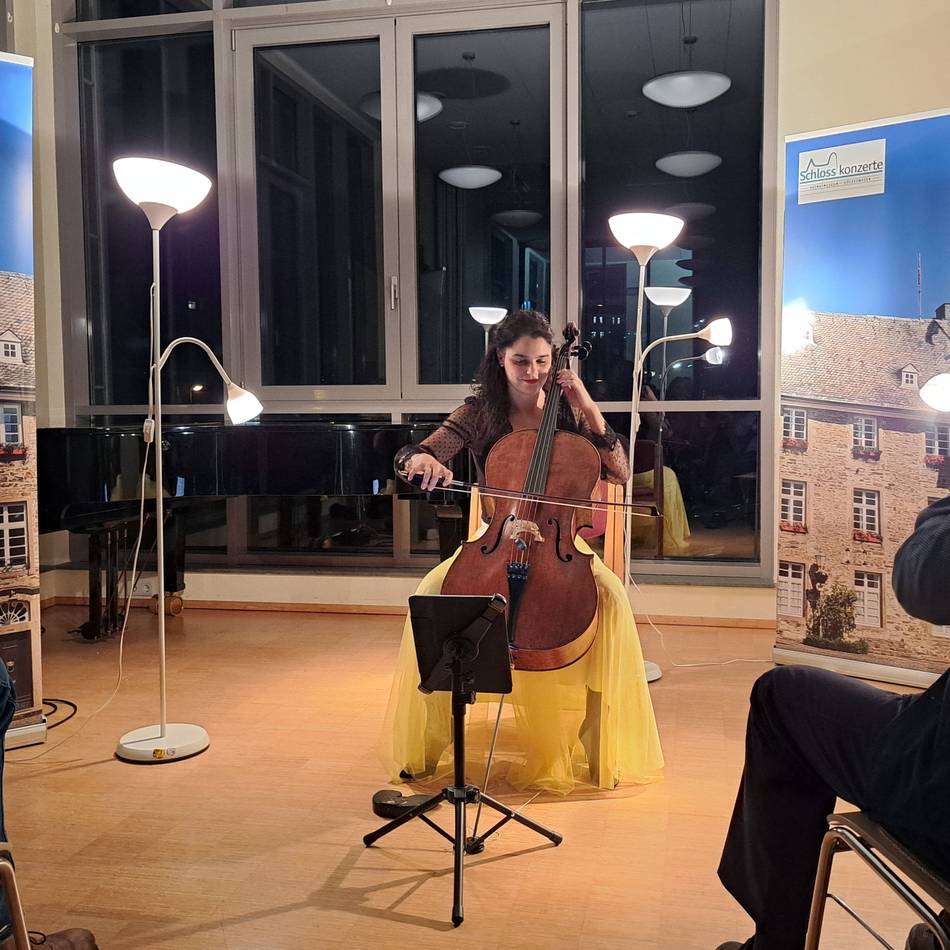 Hückeswagener Schlosskonzert: Estelle Revaz begeistert mit barocker Solokunst