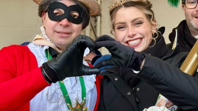 Rathaussturm in Bedburg-Hau: Tulpenprinzessin Janine I. regiert mit viel Herz