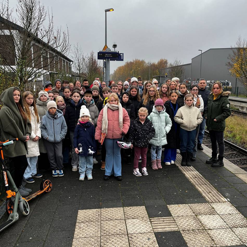 Zusatzangebot wegen unzuverlässiger Züge: So nehmen die Schüler die Extra-Busse für den Niersexpress an