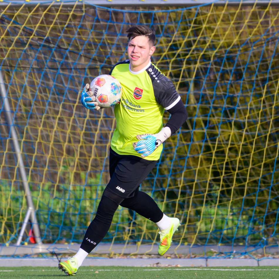SV Sonsbeck am Samstag in Uerdingen: Torhüter Jan Fauseweh gibt die Richtung vor