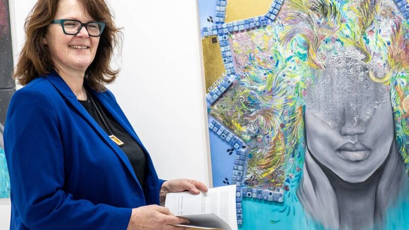 Ausstellung in Kaarst ohne Künstlerin eröffnet: „Schicksal des Lebens“ berührt Besucher