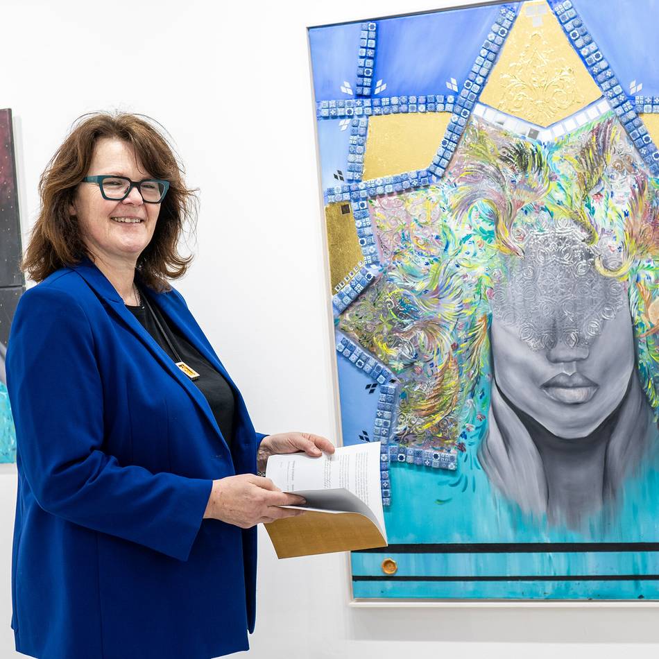 Ausstellung in Kaarst ohne Künstlerin eröffnet: „Schicksal des Lebens“ berührt Besucher