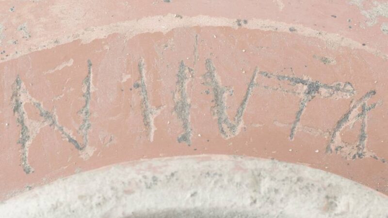 Fund in Alpen-Huck: Liebevoll ausgestattetes Kindergrab aus römischer Zeit entdeckt