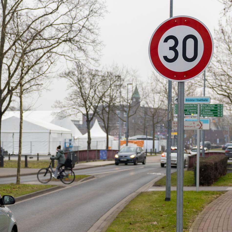 Mehr Sicherheit für Fußgänger: Tempo 30 an wichtigen Querungshilfen im Herzen Kleves