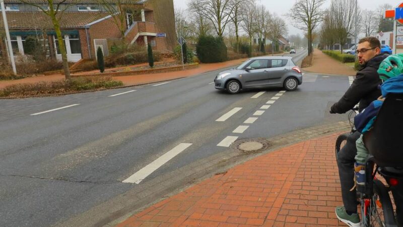 Auf Höhe Rathaus und Supermarkt: Tempo-Kontrollen auf der Balberger Straße in Sonsbeck