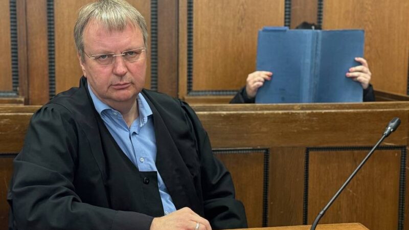 Nach Messerattacke in Hetzerath: Warum die Täterin trotz Freispruch nicht frei ist