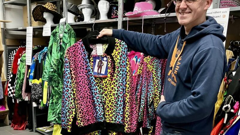 Händler aus Moers: „Ein gutes Karnevalskostüm muss nicht teuer sein“