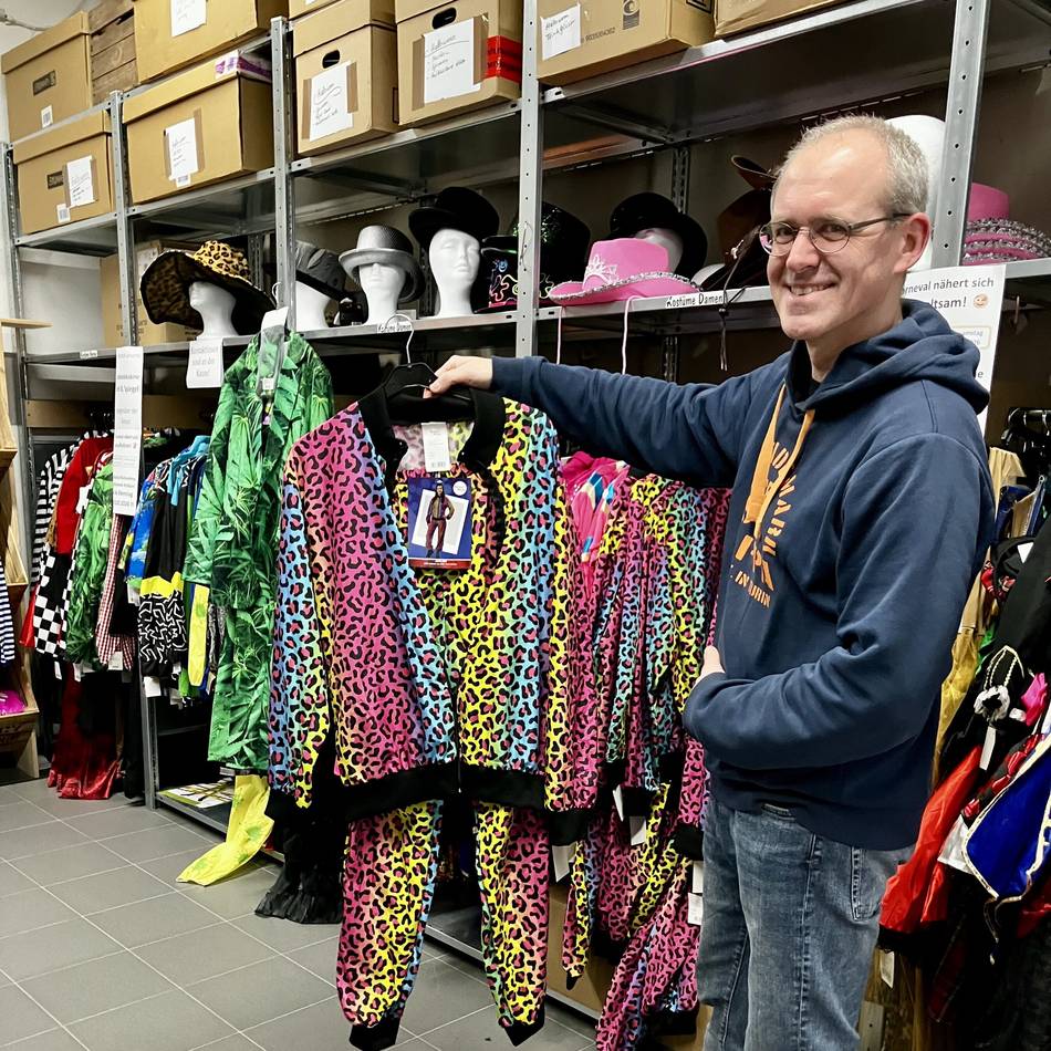Händler aus Moers: „Ein gutes Karnevalskostüm muss nicht teuer sein“