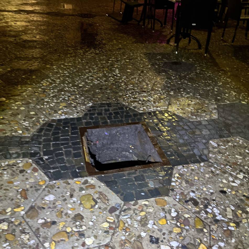 Gefährlicher Eingriff in den Straßenverkehr: Gullydeckel in Kempener Fußgängerzone gestohlen