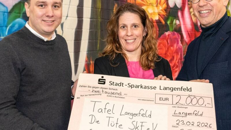 Aktion in Langenfeld: SEG übergibt Spende an die Tafel „Die Tüte“
