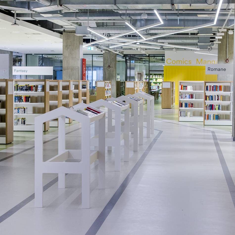 Verfahren in Düsseldorf: „Harmloses Verhalten als Bedrohung wahrgenommen“ – Frau nach Messerangriff in Bibliothek verurteilt