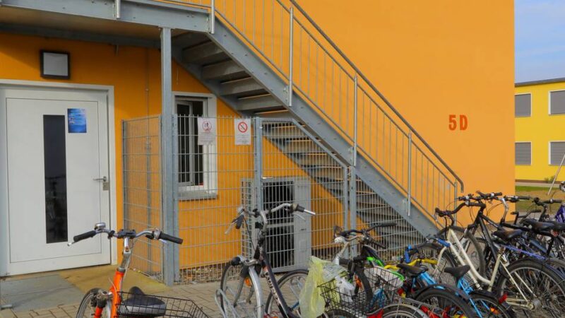 Stadt Rheinberg beauftragt Sicherheitsdienst: Flüchtlingsunterkünfte am Melkweg werden nachts bewacht