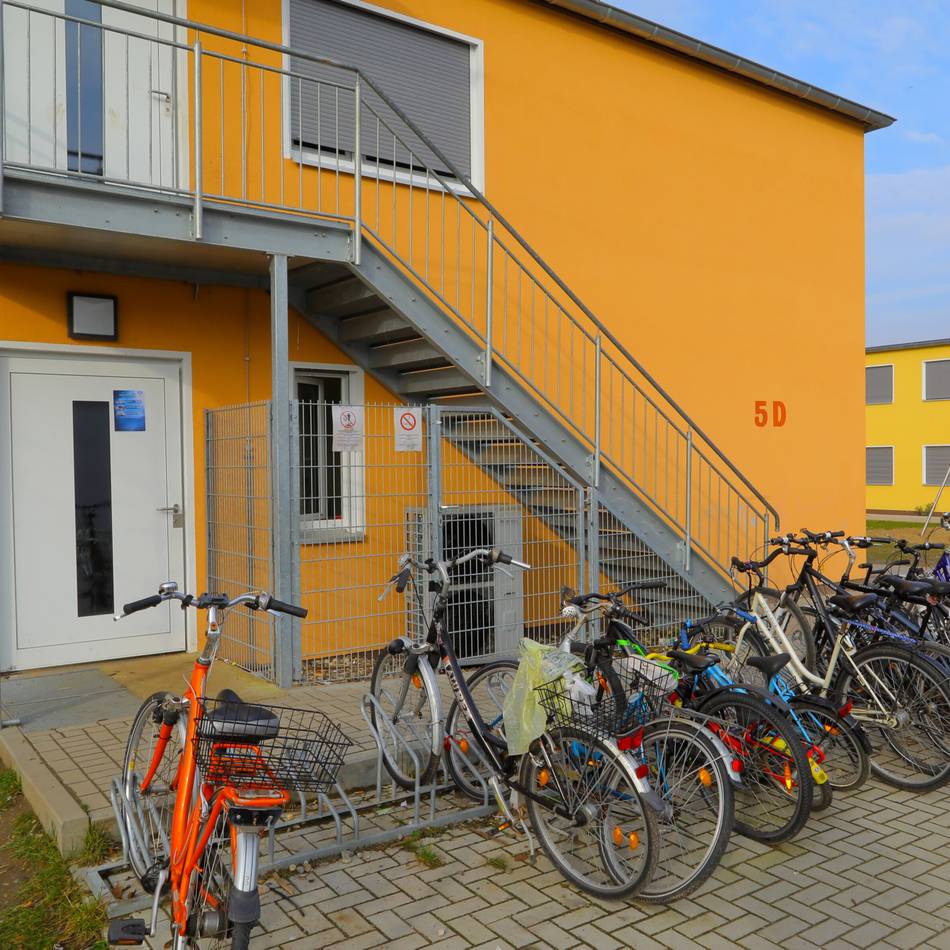 Stadt Rheinberg beauftragt Sicherheitsdienst: Flüchtlingsunterkünfte am Melkweg werden nachts bewacht