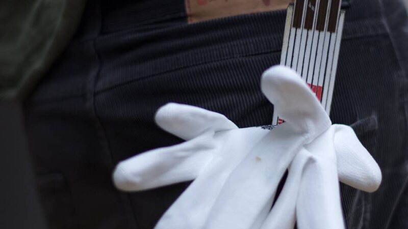 Trickbetrug in Mettmann: Falsche Handwerker bestehlen 81-jährige Seniorin