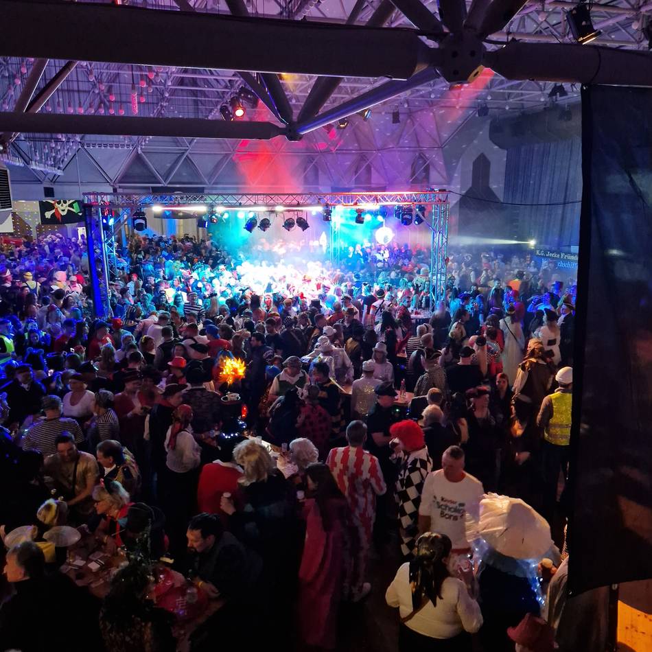Seeräuberball in Hilden: 2000 feiern in der Stadthalle