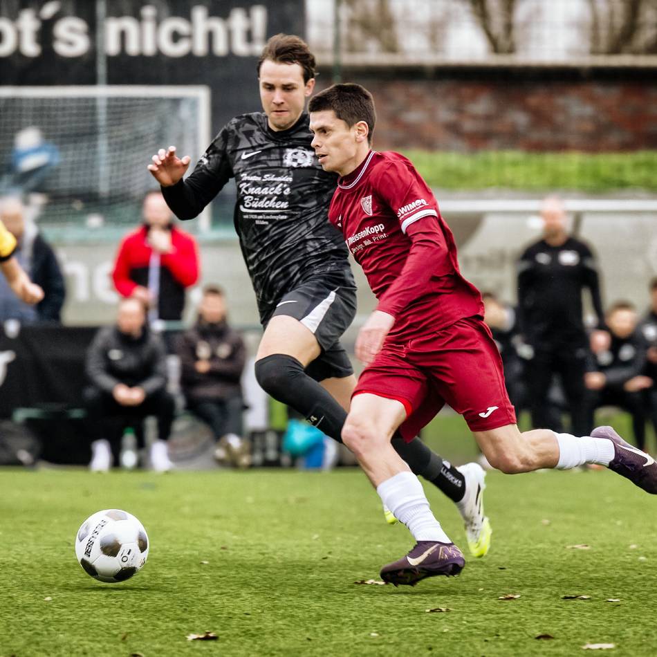 Sieg in Kleve: Zwei Rote Karten und zwei Tore: FCM sichert wichtige drei Punkte