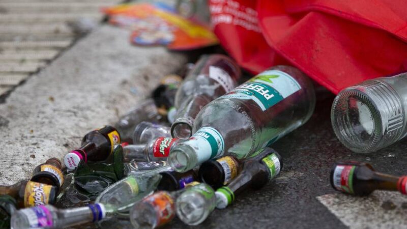 Bilanz zu Karneval in Grevenbroich: Glasverbot vielfach ignoriert, OSD bittet etliche „Wildpinkler“ zur Kasse