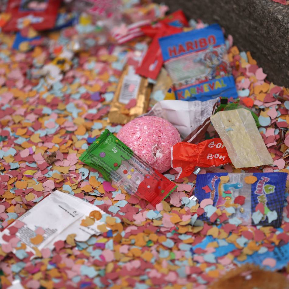 Straßenkarneval in Düsseldorf 2026: Toiletten, Glas, Sicherheit – und wie teuer Wildpinkeln wird