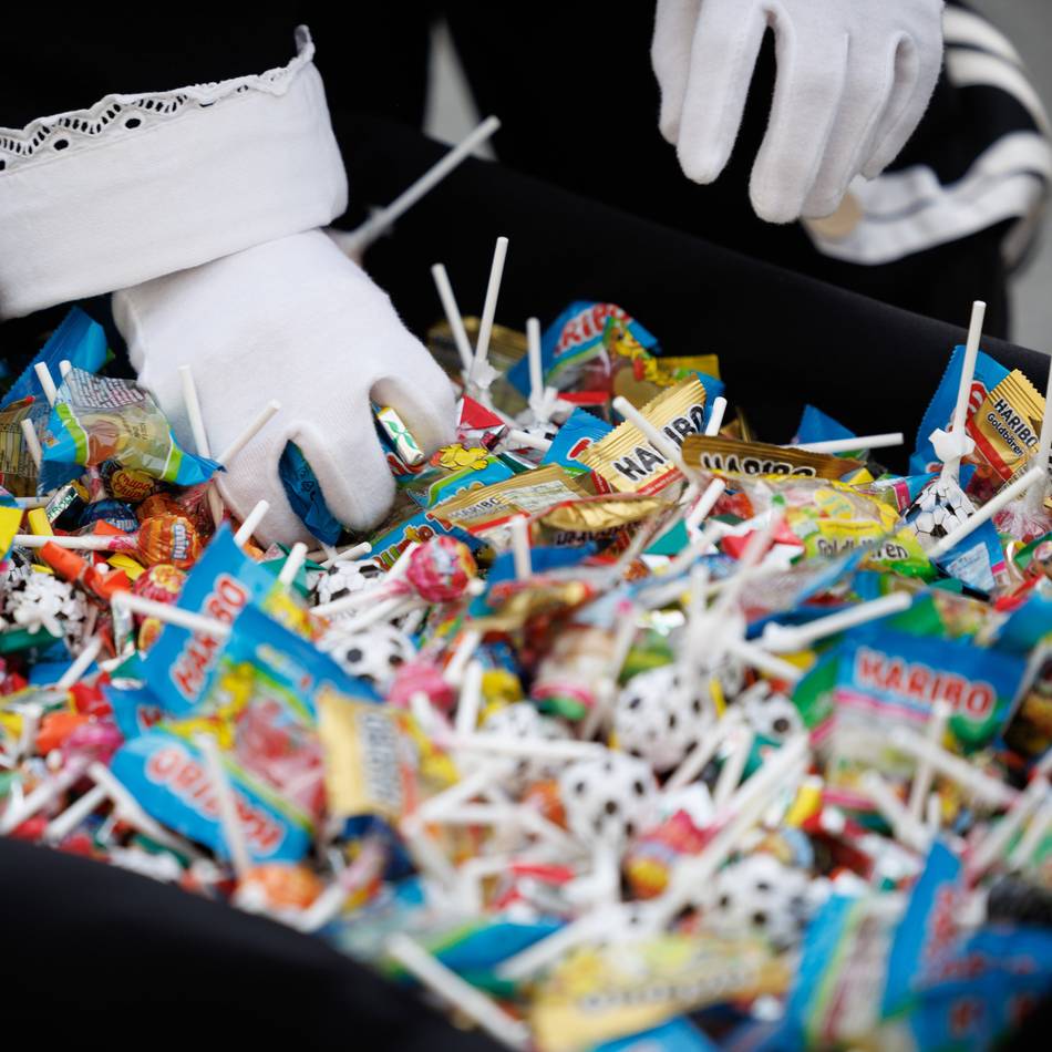 Höhere Süßigkeitenpreise: Gehen den Karnevalszügen die Kamelle aus?