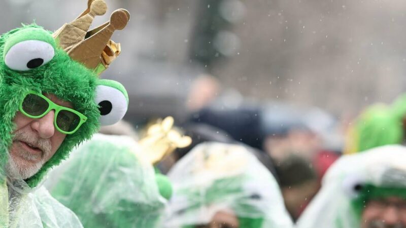 Karneval in Krefeld 2026: So kommen Jecke durch den Regen