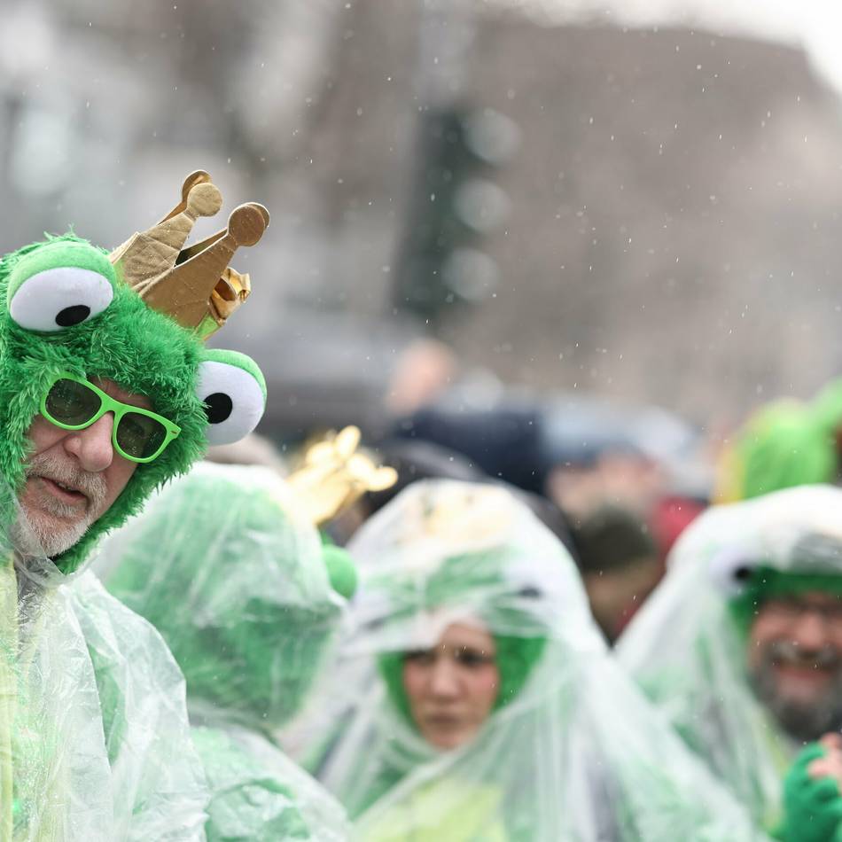 Karneval in Krefeld 2026: So kommen Jecke durch den Regen