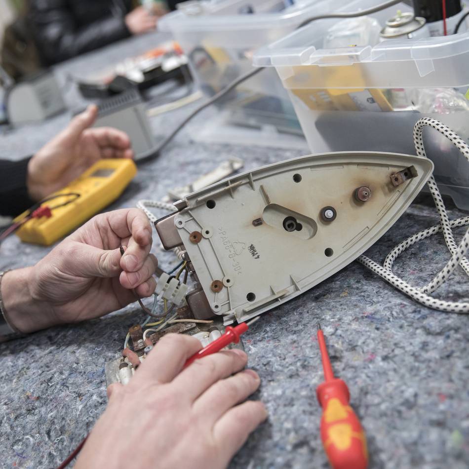 Kostenlose Reparaturen in Meerbusch: Beim Repair-Café bekommen alte Geräte eine zweite Chance