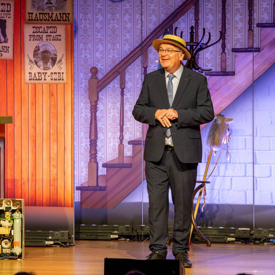 Nach Abbruch in der Stadthalle: Kabarettist Jürgen B. Hausmann sagt auch Nachholtermin in Kleve ab