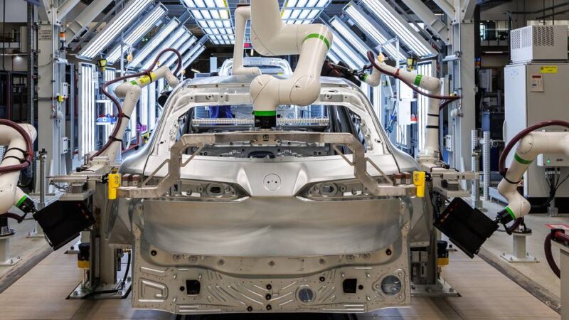 E-Auto mit Stahl aus Duisburg: BMW iX3 wird mit recyceltem Stahl von Thyssenkrupp gebaut