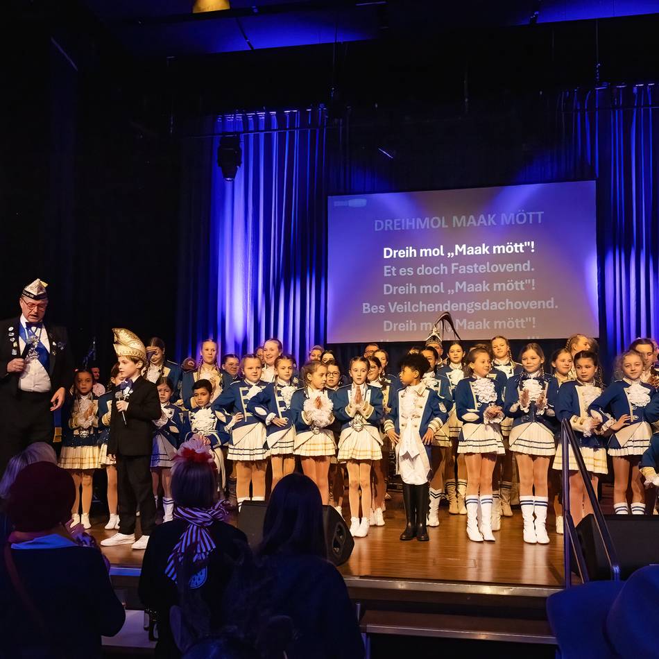 Fast 600 Jecken in der Stadthalle: So war „Sing Mött!“ in Erkelenz