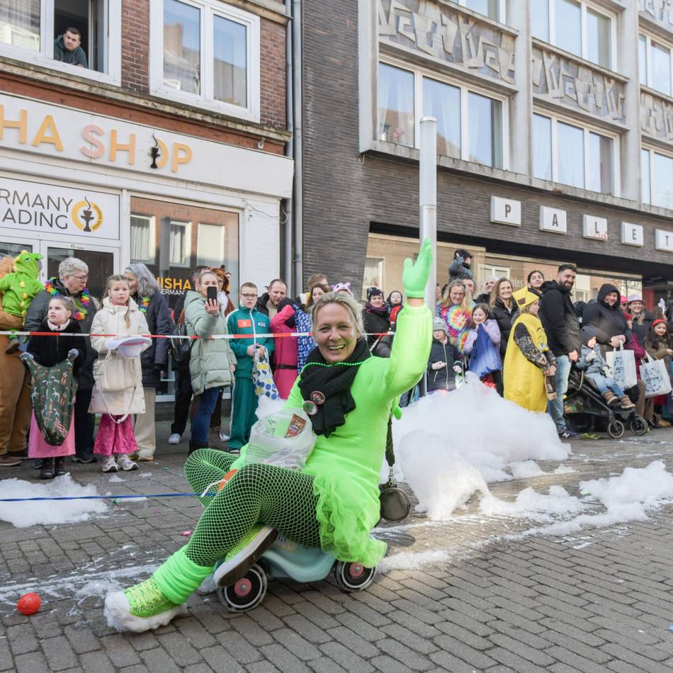 Sicherheitskonzept der Stadt : Hunderte Einsatzkräfte für die Karnevalsumzüge in Emmerich