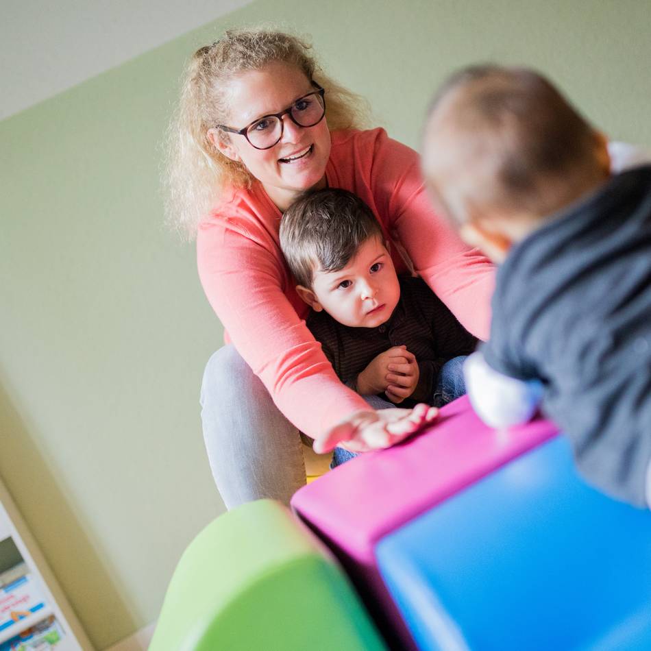 Tagespflegeeltern in Not: Tagesmütter beklagen verspätete Zahlungen