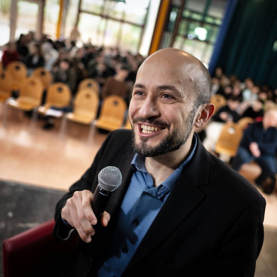 „Bettine trifft…“ Prof. Gökce in Langenfeld: „Wenn man es an die Spitze geschafft hat, spielt die Herkunft keine Rolle mehr“