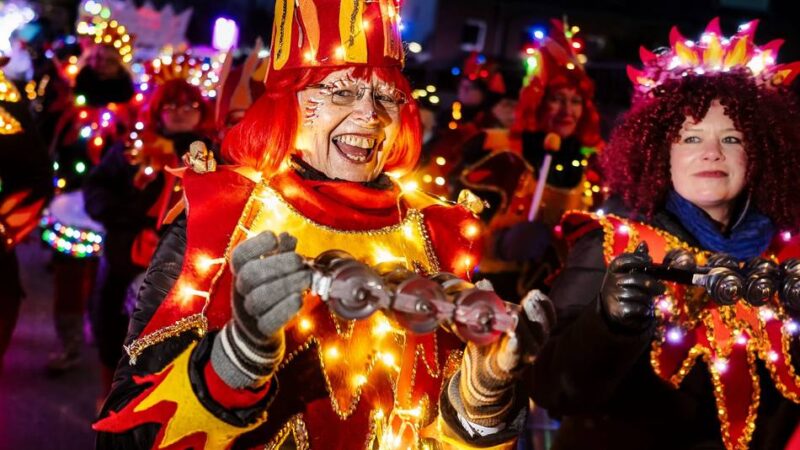 Lichterzug Reusrath: Die FUF rocken das Dorf und die Malteser machen blau
