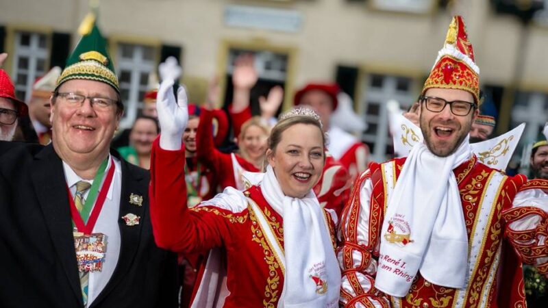 In Monheim: Prinzenpaar besucht das Deusser-Haus