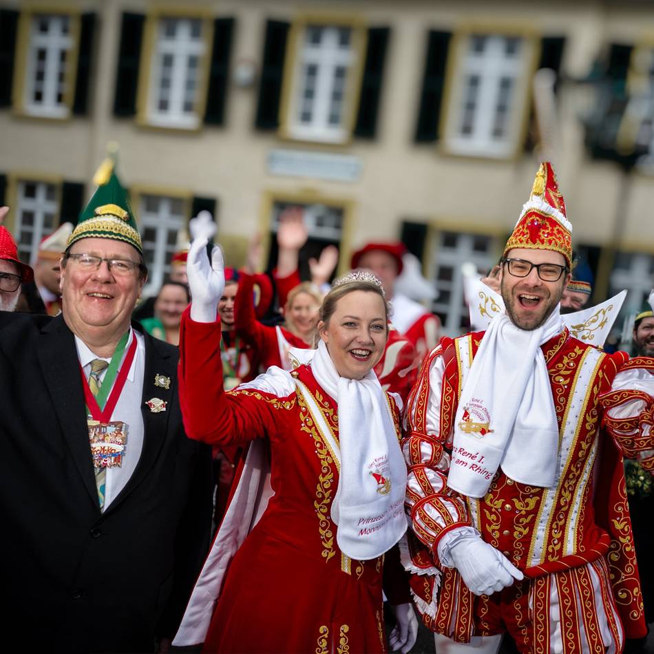 In Monheim: Prinzenpaar besucht das Deusser-Haus