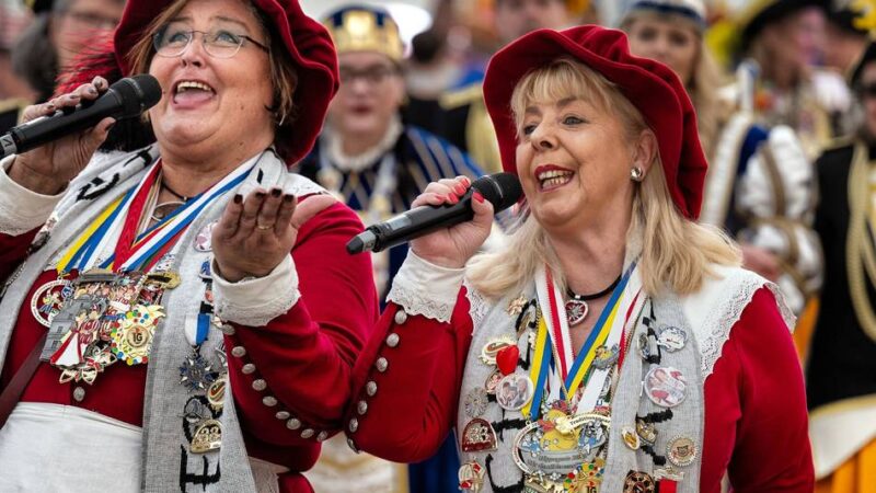 IG Berches Garde- und Tollitätentreffen in Langenfeld: Den künftigen Regenten sind jede Menge Freunde sicher