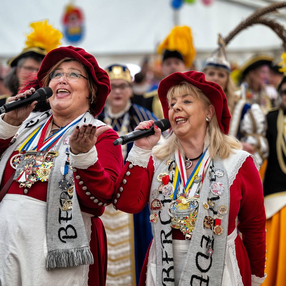 IG Berches Garde- und Tollitätentreffen in Langenfeld: Den künftigen Regenten sind jede Menge Freunde sicher