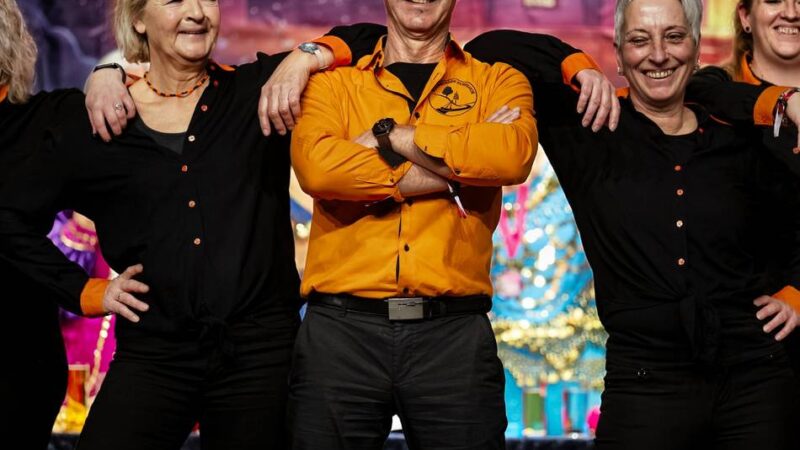 Karneval in Monheim: Beste Stimmung bei der 49. kfd-Damensitzung in der Aula am Berliner Ring