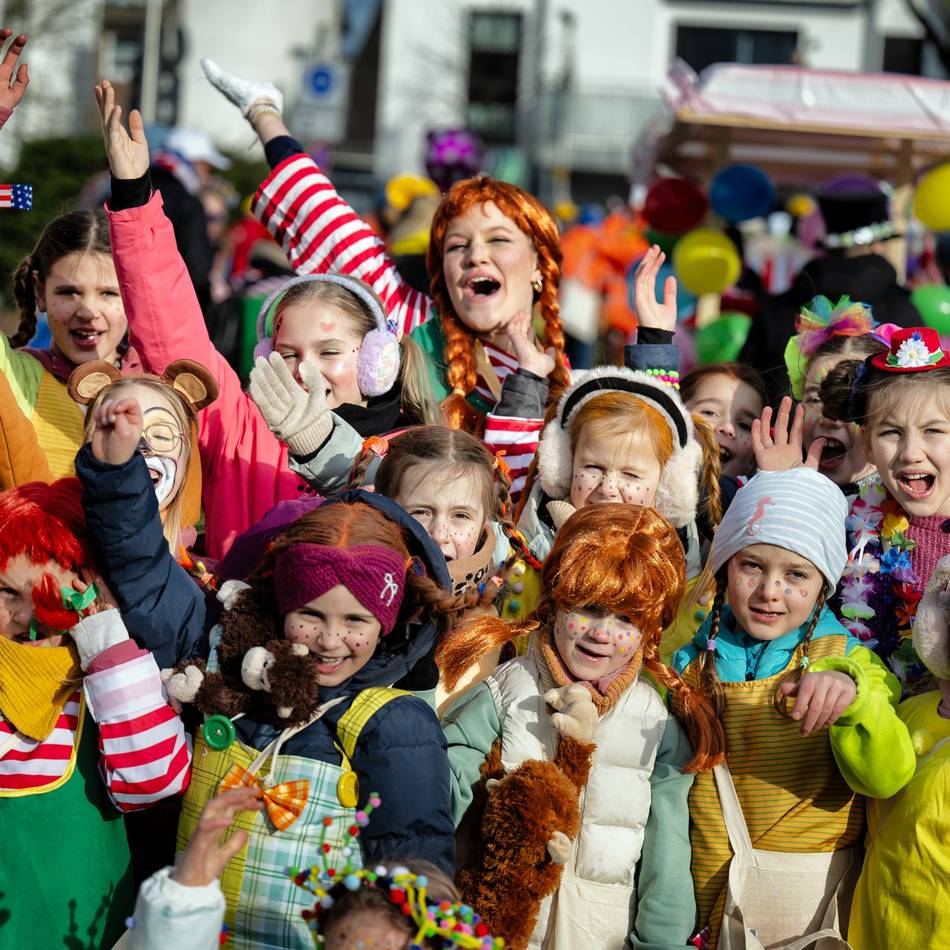 Kinderzug durch Monheim: Kinder übernehmen die Altstadt beim Kinderzug