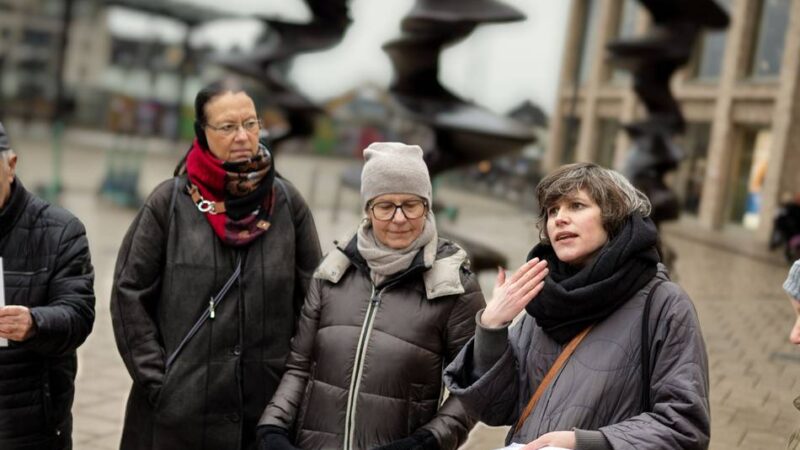 Führung in Monheim: Senioren nehmen Kunst von Tony Cragg in den Blick