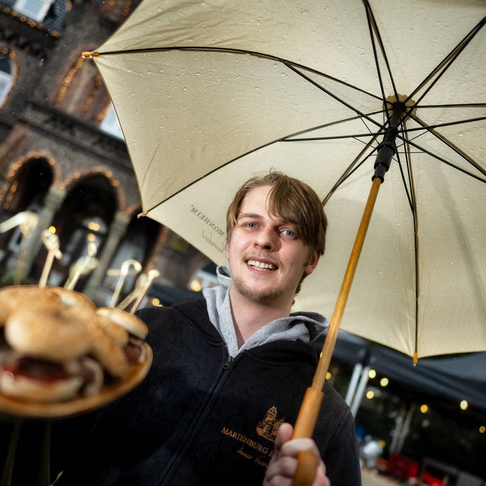 Trotz Regens in Monheim: 150 Menschen nahmen an der Genusstour durch die Altstadt teil