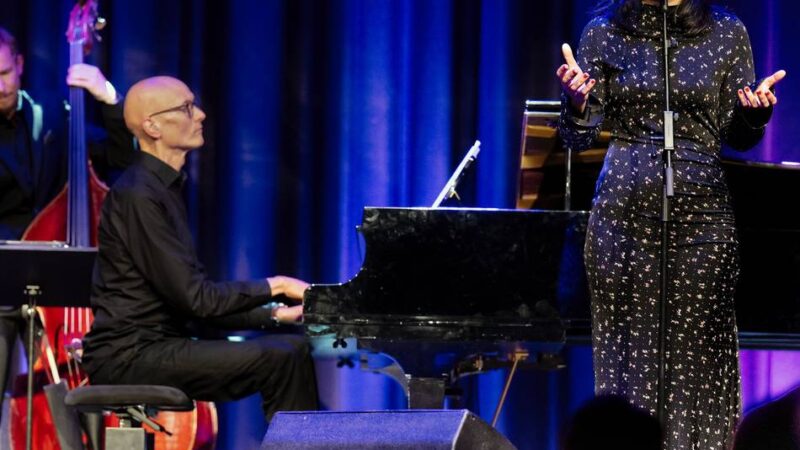 Aula am Berliner Ring in Monheim: Von Reinhard Mey bis zum persischen Liebeslied