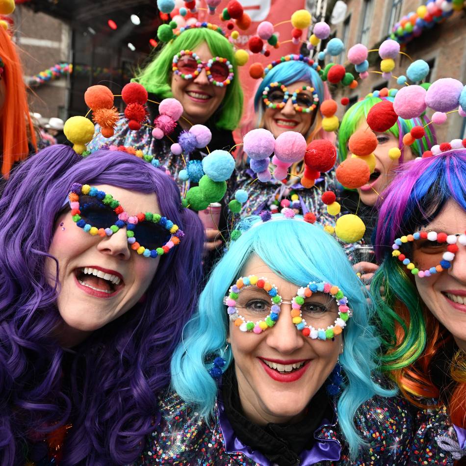 „Mer bliewe bunt – ejal wat kütt!“: Elf Düsseldorfer Kneipen 2026 zum Karneval feiern