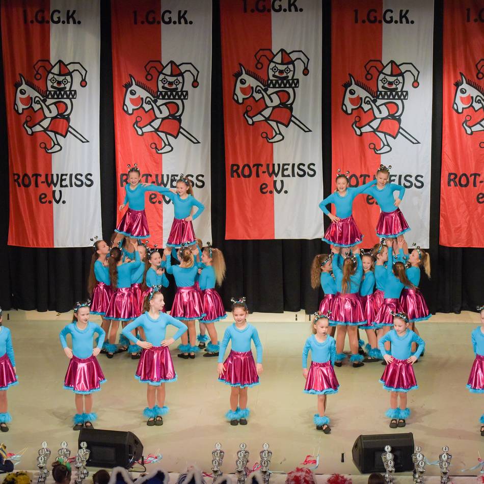 Vom Flo bis zu den Könnern: Karnevalistischer Tanznachwuchs auf der Kastellbühne bejubelt